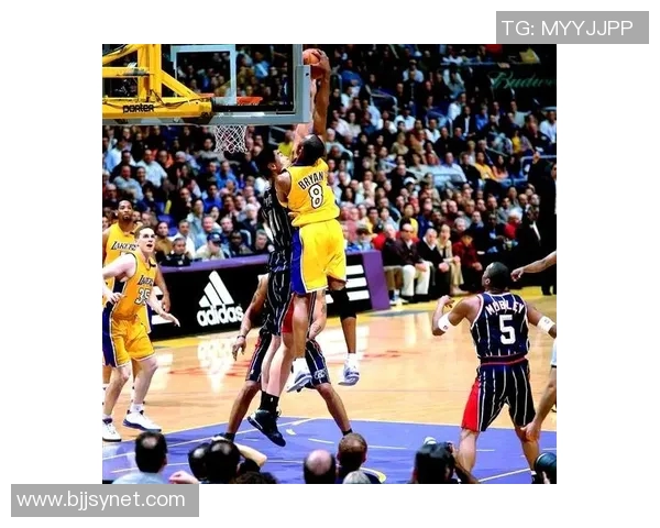 科比在对阵独行侠的比赛中三节狂砍62分展现传奇风采