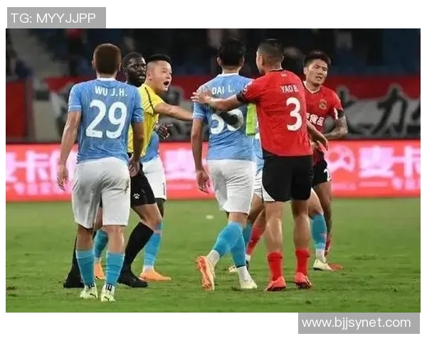 拜仁与佛罗伦萨比赛中的争议判罚引发广泛讨论与热议 拜仁与佛罗伦萨比赛中的争议判罚引发广泛讨论与热议