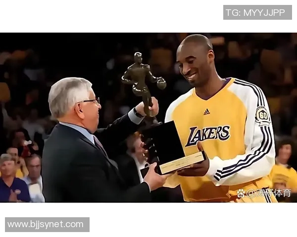 科比传奇：从篮球场上的黑曼巴到全球偶像的辉煌人生旅程